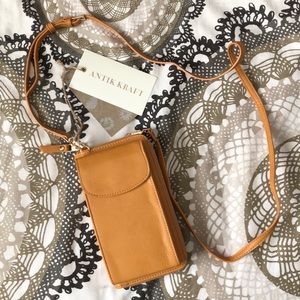 Small wallet/purse with phone pocket